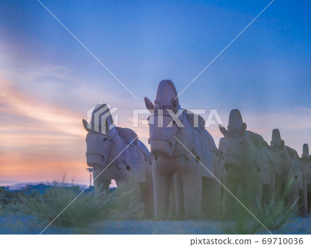 Haniwa in the city / Imagizuka Tumulus 69710036