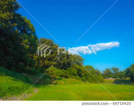 A green park in a residential area / Imashirozuka Kofun A green park in a residential area / Imashirozuka Kofun 69710420