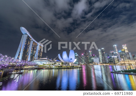 新加坡灣區的夜景 69711980