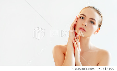 skincare procedure aesthetic cosmetology woman skincare procedure aesthetic cosmetology woman 69712499