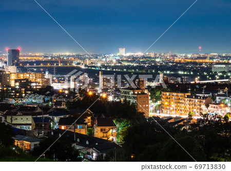 東京郊區住宅區的夜景 東京郊區住宅區的夜景 69713830