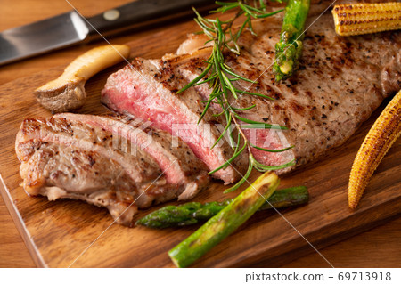 沙朗牛排  69713918