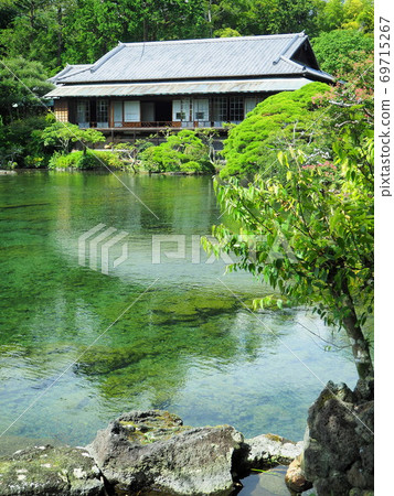 靜岡縣Rakujuen滿水奧巴馬池塘9月 69715267