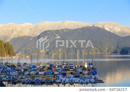 Canada North Vancouver Deep Cove 69716257