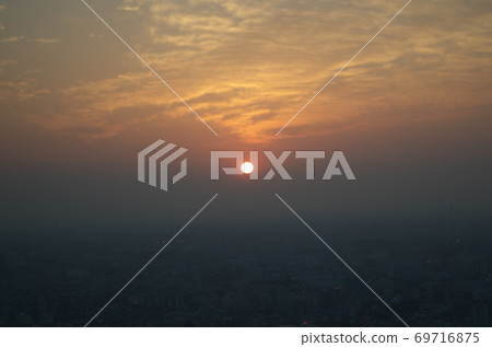 The sunset sky in the city is beautiful. The sunset sky in the city is beautiful. 69716875