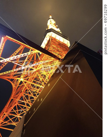 從正下方看的東京鐵塔夜景版 69718299