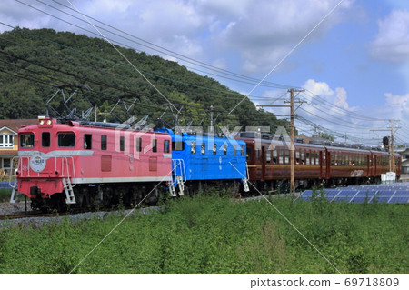 EL Paleo Express 由彩色電力機車牽引_照片拍攝於2020年9月5日 69718809