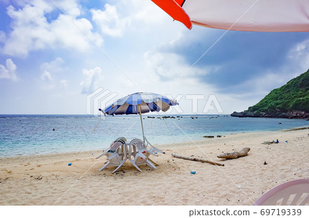 Beach umbrella and blue sea 69719339