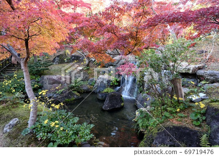 秋天的凱漢娜紀念公園秋葉和瀑布 秋天的凱漢娜紀念公園秋葉和瀑布 69719476