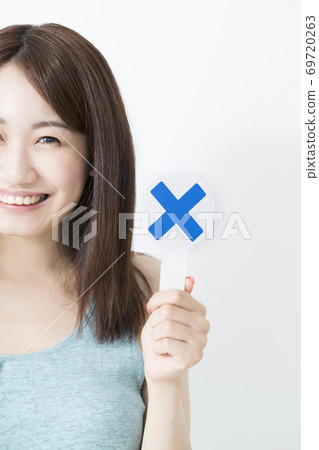 交叉板的女人 交叉板的女人 69720263