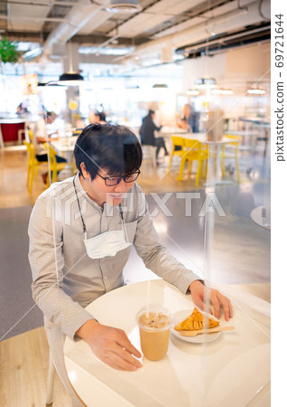 Social distancing partition in cafe restaurant 69721644