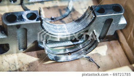 Engine spare machine Engine valve cover Engine spare machine Engine valve cover 69721785