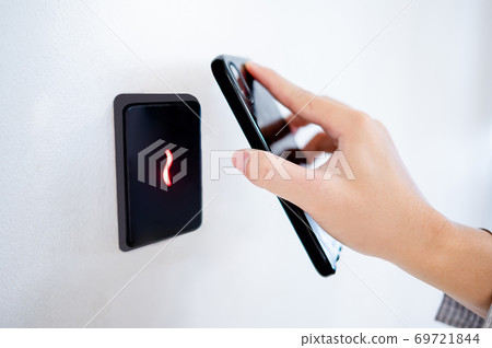 Using smartphone for door sensor scanning 69721844