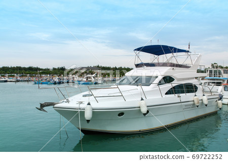 Yacht at the dock 69722252