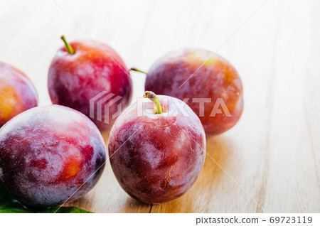 Raw prunes Raw prunes 69723119