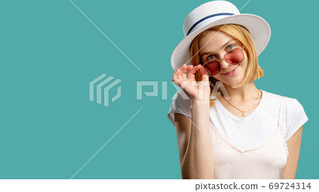 summer accessories holiday trip happy woman hat 69724314