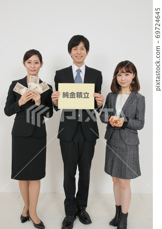 通過保存純金賺錢的商人 69724645