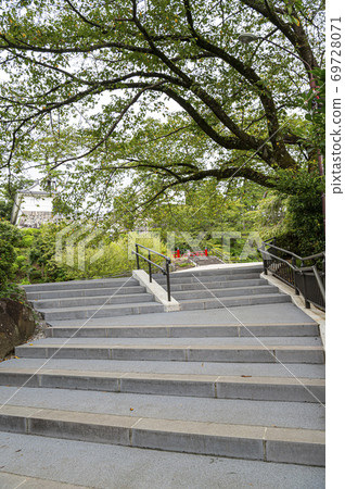 Stairs in the courtyard of Odawara Castle Stairs in the courtyard of Odawara Castle 69728071