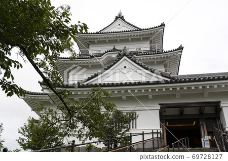 Odawara Castle castle tower in the cloudy sky Odawara Castle castle tower in the cloudy sky 69728127