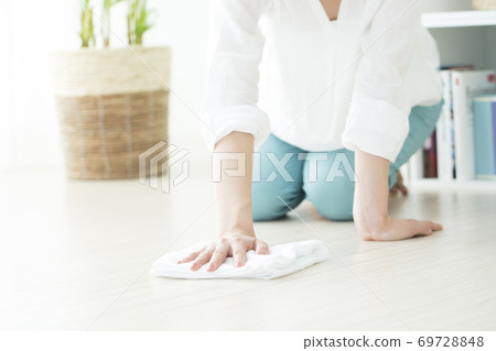 Woman cleaning Woman cleaning 69728848