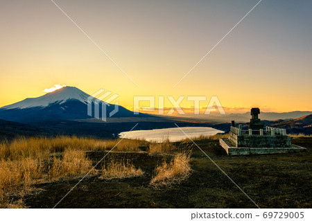 從妙神山上眺望富士山(冬季/夜景) 從妙神山上眺望富士山(冬季/夜景) 69729005
