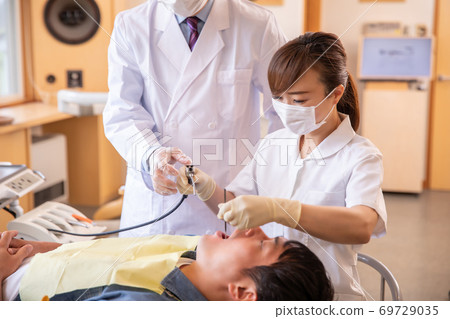 牙齒衛生和男性患者 69729035