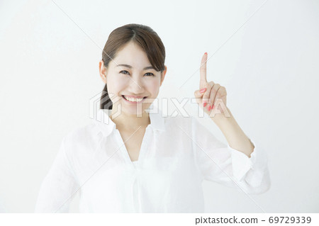 Woman pointing Woman pointing 69729339