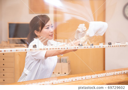 Medical staff disinfecting the reception counter Medical staff disinfecting the reception counter 69729602