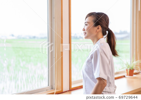 微笑的護士 微笑的護士 69729644