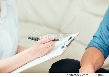 Interview nurse and male patient 69730680