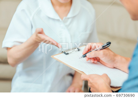 面試護士和男病人 69730690