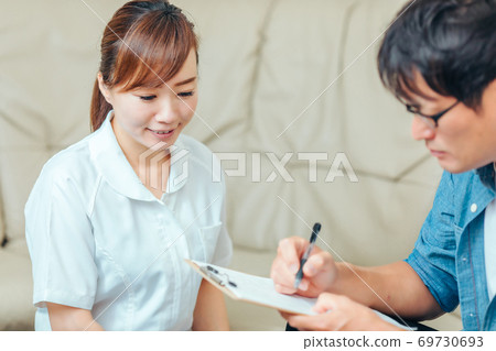 面試護士和男病人 69730693