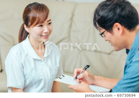 面試護士和男病人 69730694
