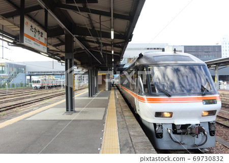 Limited Express Wide View Hida from Takayama Station toward Nagoya Limited Express Wide View Hida from Takayama Station toward Nagoya 69730832