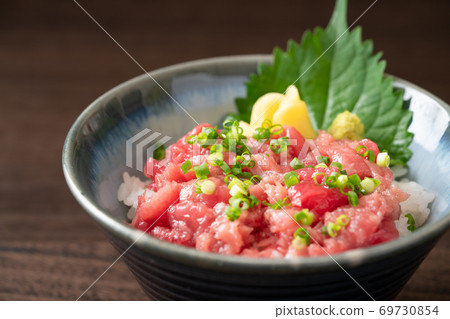 Tuna bowl 69730854