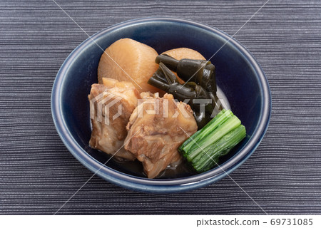 Boiled soki and radish 69731085