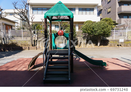 Park play equipment 69731248