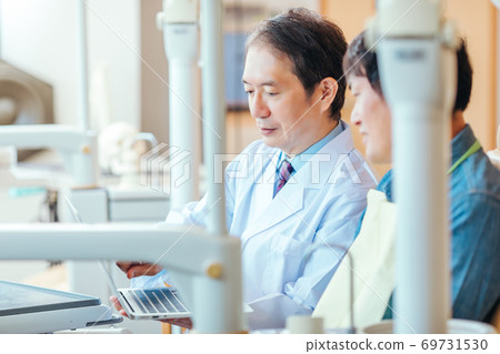 Male doctors and patients Male doctors and patients 69731530