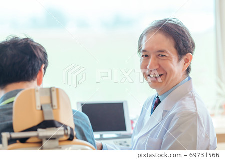 Male doctors and patients Male doctors and patients 69731566