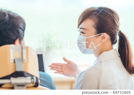 牙齒衛生和男性患者 牙齒衛生和男性患者 69731605