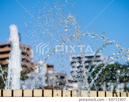 A fountain 69731907