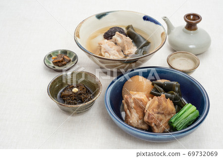 Soki and radish simmered soki soup Okinawan cuisine Soki and radish simmered soki soup Okinawan cuisine 69732069