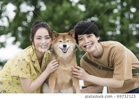 Couple and Shiba Inu portrait 69732123