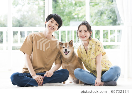 Couple and Shiba Inu portrait 69732124