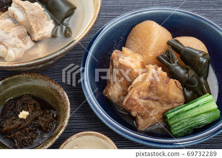 煮熟的蘿蔔,蘿蔔湯,沖繩料理 煮熟的蘿蔔,蘿蔔湯,沖繩料理 69732289