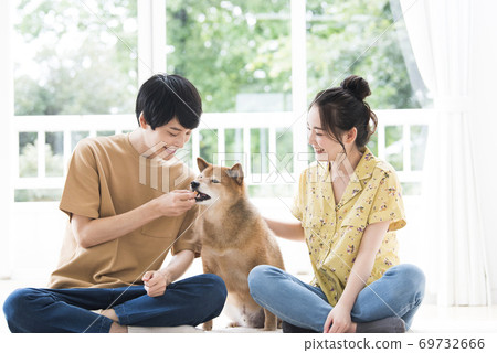 Couple and Shiba Inu Couple and Shiba Inu 69732666