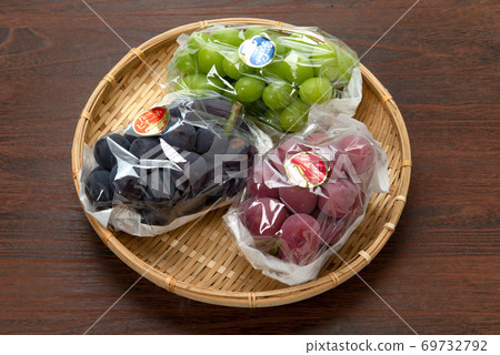 三種葡萄品種，分別是Shine Muscat，Queen Nina和New Pione 69732792