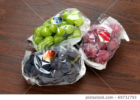 三種葡萄品種,分別是Shine Muscat,Queen Nina和New Pione 三種葡萄品種,分別是Shine Muscat,Queen Nina和New Pione 69732793