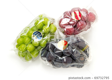 三種葡萄品種，分別是Shine Muscat，Queen Nina和New Pione 69732795