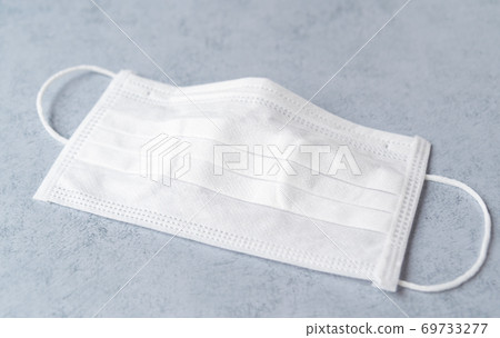 Infection control with mask, influenza prevention, new coronavirus control, simultaneous epidemic, health management Infection control with mask, influenza prevention, new coronavirus control, simultaneous epidemic, health management 69733277